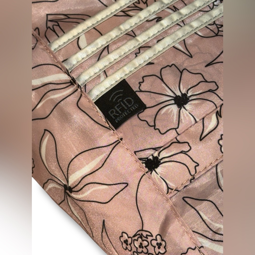 🤍Lug Flare 2 Crossbody bag with 2 straps Silver Quilted RFID - Picture 11 of 15